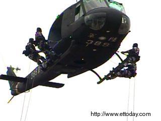 臺軍演練反劫持作戰 “逃命車”首次亮相