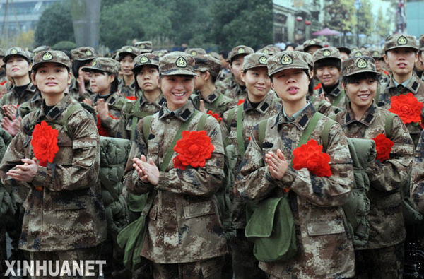 杭州首批女兵奔赴軍營