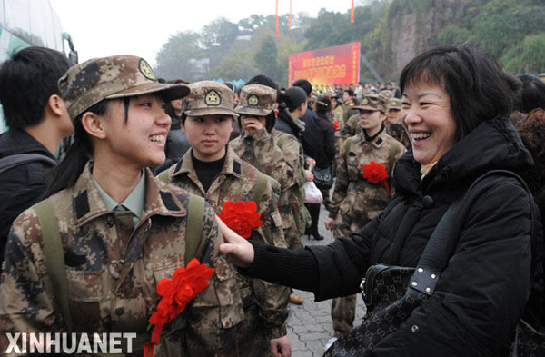 杭州首批女兵奔赴軍營