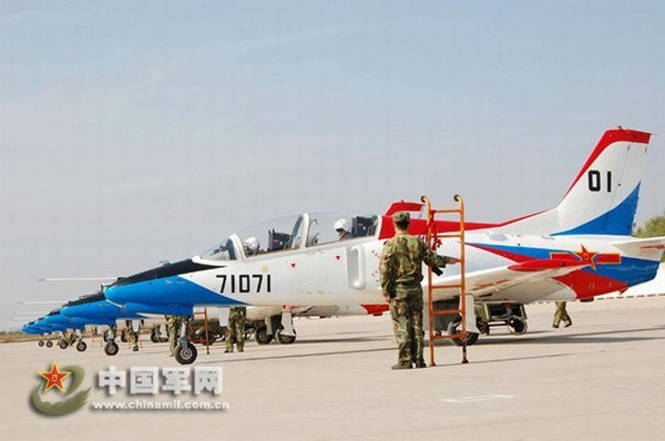 中國空軍現(xiàn)役機(jī)型圖集