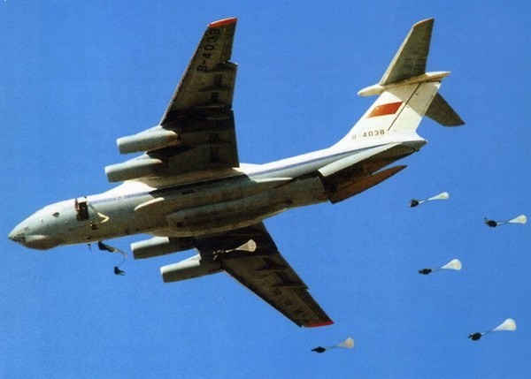 中國空軍現(xiàn)役機(jī)型圖集