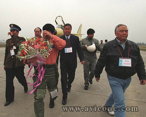 殲10戰機首次試飛的部分歷史照片對外公開