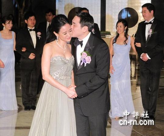 臺(tái)塑長(zhǎng)孫王泉仁新婚夫妻亮相（組圖）