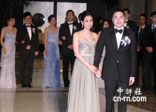 臺(tái)塑長孫王泉仁新婚夫妻亮相（組圖）