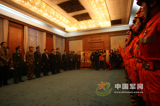 我駐海地維和警察防暴隊(duì)積極展開自救