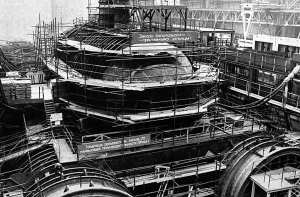 水下的萬噸巨獸 揭秘臺(tái)風(fēng)核潛艇建造過程