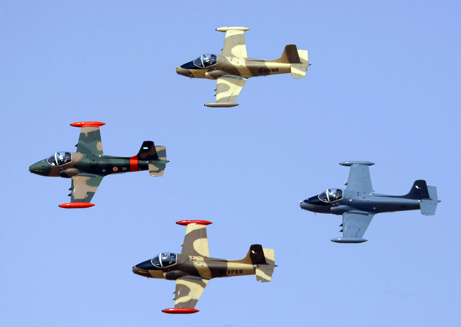 阿聯酋舉行“音樂伴奏飛行表演”