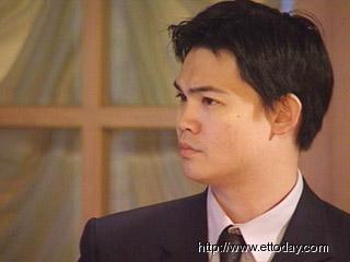 連戰(zhàn)次子連勝武情定空姐 女方出身一般家庭