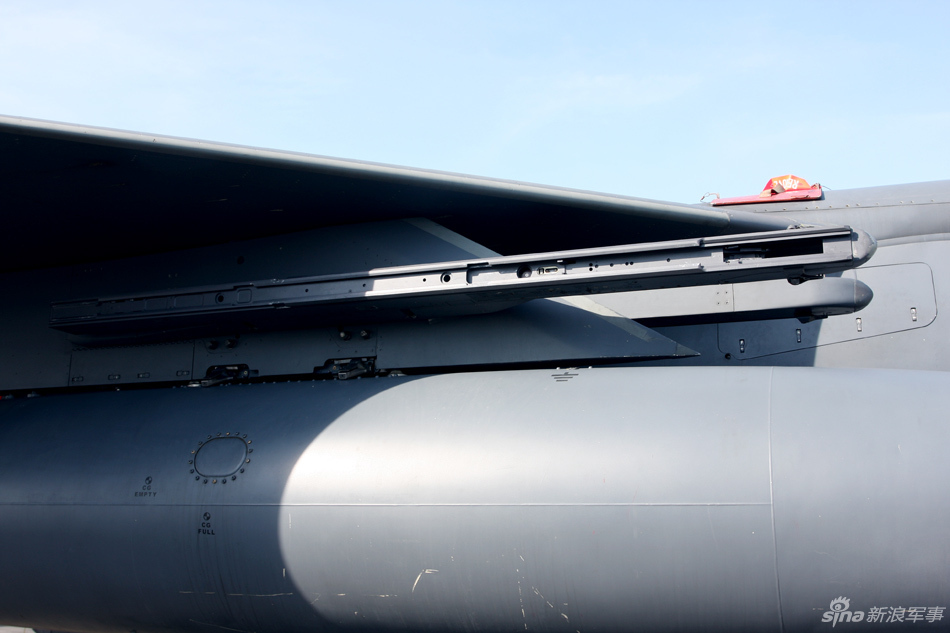 美國(guó)空軍展示兩架F－15E攻擊鷹戰(zhàn)斗轟炸機(jī)