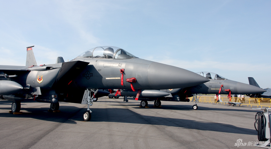 美國空軍展示兩架F－15E攻擊鷹戰(zhàn)斗轟炸機(jī)