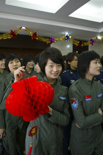 難得悠閑 殲擊機(jī)女飛行員的場(chǎng)下生活