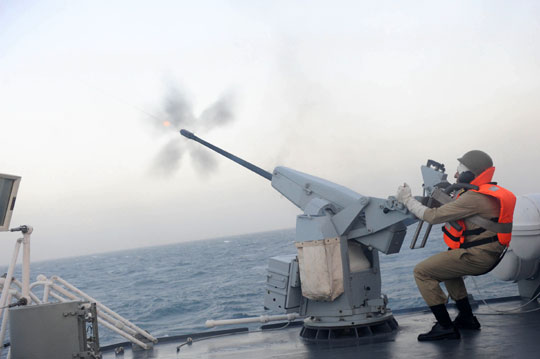 組圖：伊朗首艘國產(chǎn)戰(zhàn)艦在波斯灣開火演練