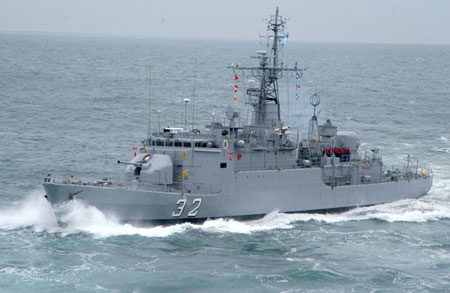 英國阿根廷軍艦在馬島水域對峙