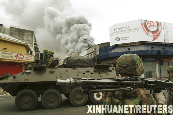 智利政府向災區增派軍隊維持秩序[組圖]
