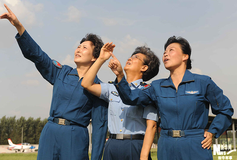 節日特輯：翱翔在藍天下的女殲擊機飛行員