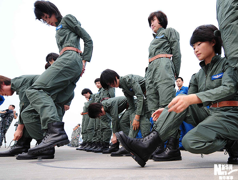 節日特輯：翱翔在藍天下的女殲擊機飛行員