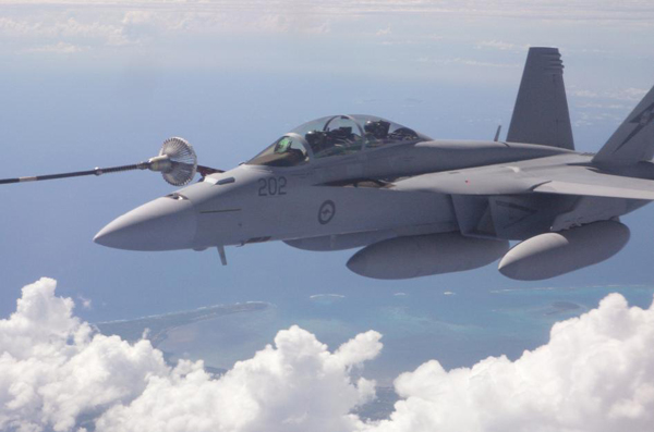 澳空軍首批超級大黃蜂戰機飛越太平洋回國