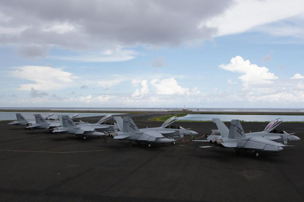 澳空軍首批超級大黃蜂戰機飛越太平洋回國