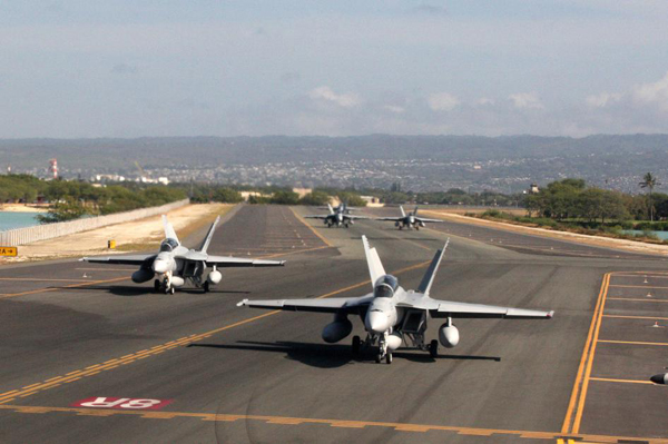 澳空軍首批超級大黃蜂戰(zhàn)機飛越太平洋回國