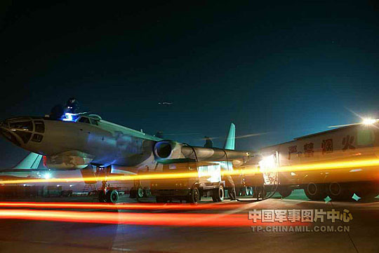 中國數十架新型轟炸機夜間出擊實行地毯式轟炸