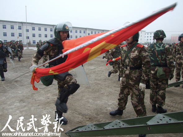 武警部隊多路趕赴青海地震災區