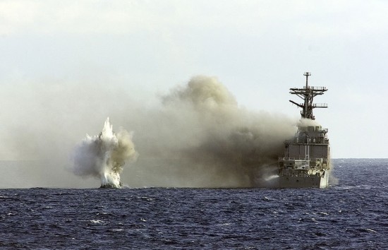 強(qiáng)！軍艦被炸成兩截居然不沉