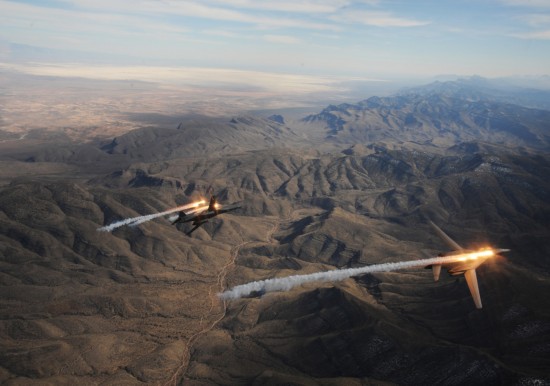 組圖:美空軍公開B-1B轟炸機(jī)群空中訓(xùn)練照