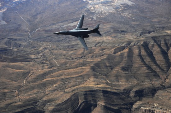 組圖:美空軍公開B-1B轟炸機(jī)群空中訓(xùn)練照