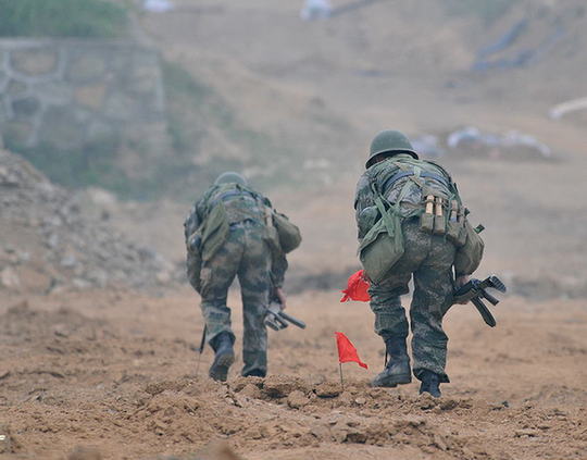 難得一見(jiàn)：我軍先進(jìn)掃雷裝備威力巨大[組圖]