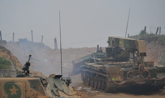 難得一見：我軍先進(jìn)掃雷裝備威力巨大[組圖]