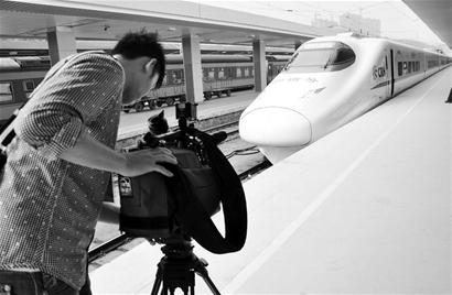 大陸高鐵發(fā)展迅猛 臺旅游業(yè)者強(qiáng)打“動車牌”