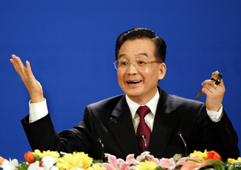 <FONT COLOR=#FF0000><b>溫家寶總理會(huì)見中外記者</b></FONT>