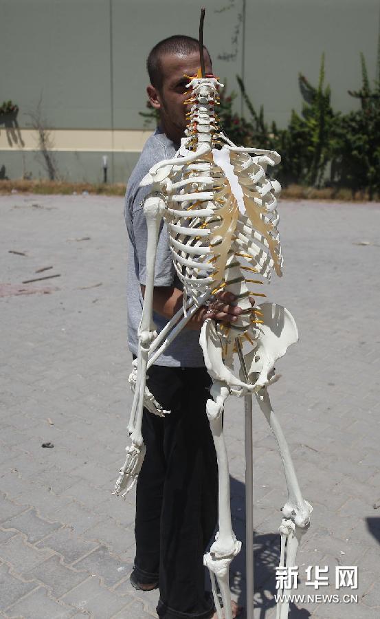 揭秘卡扎菲藏身處和逃生密道