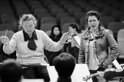 梁寧：歸來的玫瑰騎士(組圖) <br>