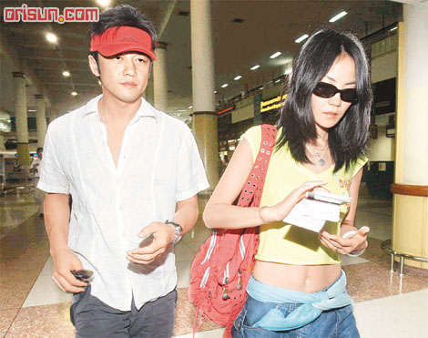 王菲一手包辦家務(wù) 童童主動(dòng)叫李亞鵬爸爸（圖）