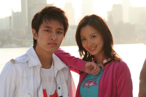 <電話>上海熱拍 筆筆攜男友現(xiàn)身(組圖)