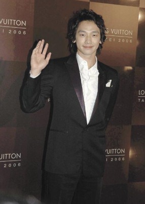 Rain亮相臺灣帶豪雨 瞇瞇眼魅力驚人(組圖)