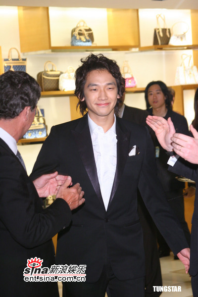 Rain亮相臺灣帶豪雨 瞇瞇眼魅力驚人(組圖)