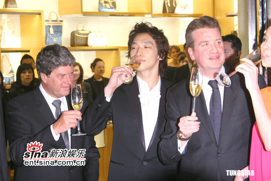 Rain亮相臺灣帶豪雨 瞇瞇眼魅力驚人(組圖)