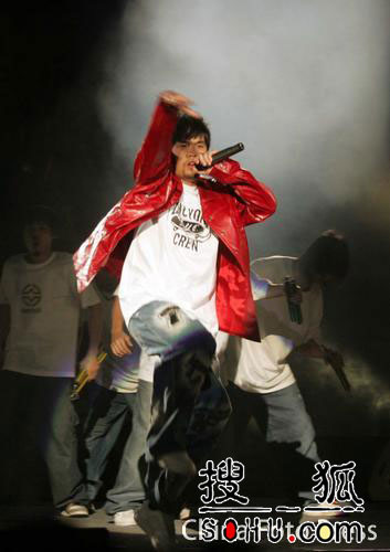 周杰倫巨星演唱會大跳街舞 眾好友齊助陣(圖)