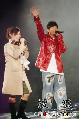 周杰倫巨星演唱會(huì)大跳街舞 眾好友齊助陣(圖)