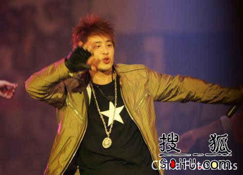 周杰倫巨星演唱會(huì)大跳街舞 眾好友齊助陣(圖)