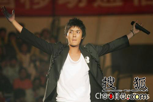 周杰倫巨星演唱會(huì)大跳街舞 眾好友齊助陣(圖)