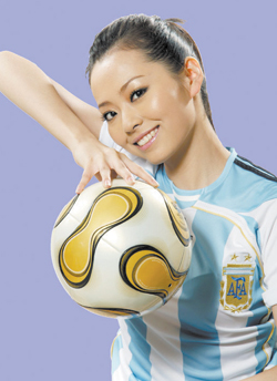 李宇春靚穎評球惹質疑(圖)