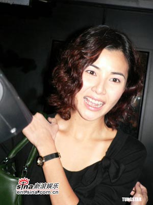 鄭伊健過生日 女友蒙嘉慧高調到賀（圖）