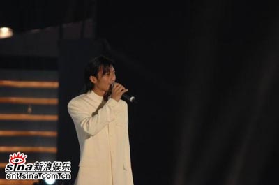 中秋晚會彩排圖片曝光 侯佩岑謝霆鋒到場(圖)