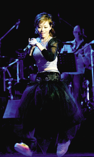 張靚穎首唱會有驚無險