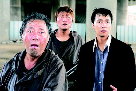 好萊塢遍地找劇本 環(huán)球購得《漢江怪物》改編權(quán)
