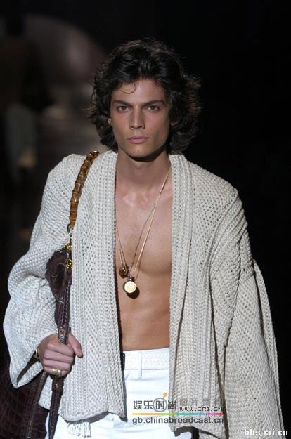 GUCCI 春季美男當(dāng)?shù)?/><br/>
</td>
</tr>

<tr>
<td></td></tr>
</table>

<div width=
