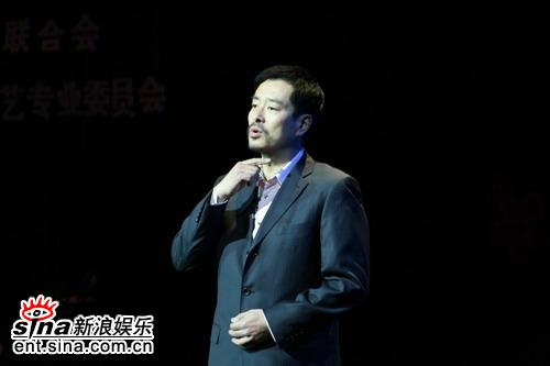 用奉獻(xiàn)見(jiàn)證百年歷史 用生命鑄造“話劇魂”(圖)